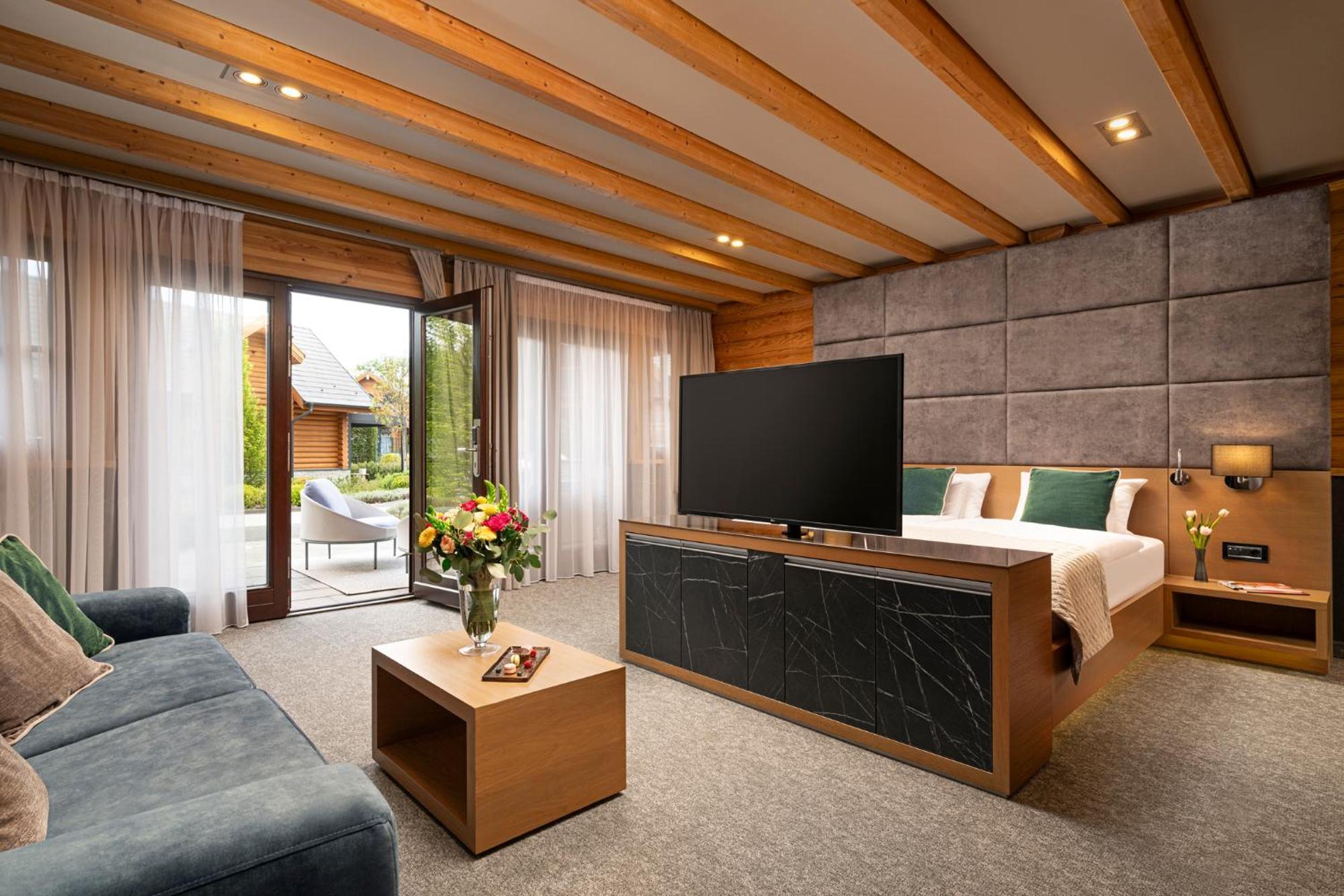 Avalon Resort & Spa Мисколк Екстериор снимка
