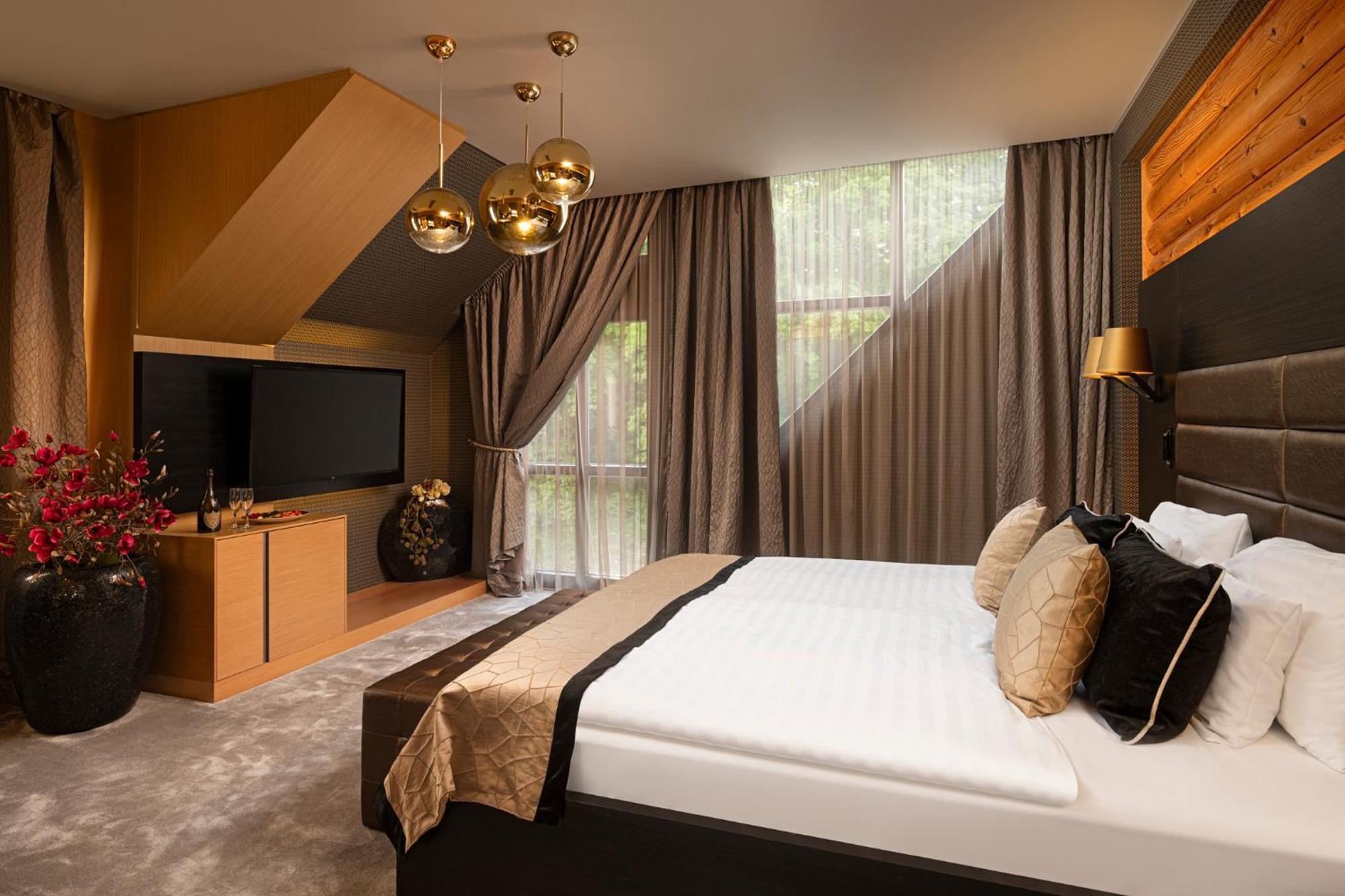 Avalon Resort & Spa Мисколк Екстериор снимка