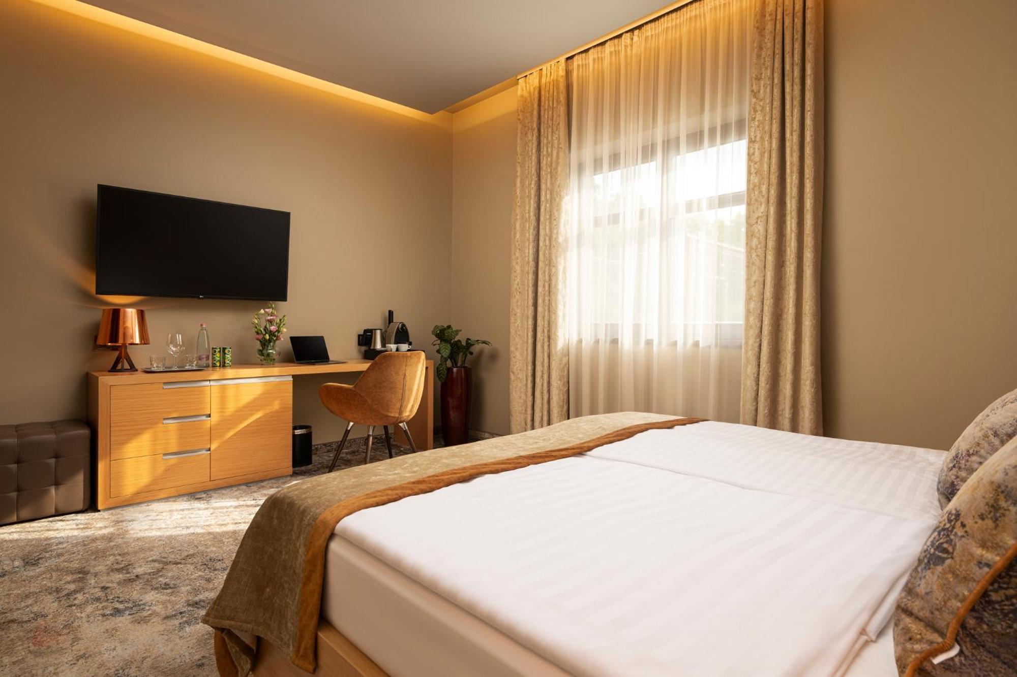 Avalon Resort & Spa Мисколк Екстериор снимка