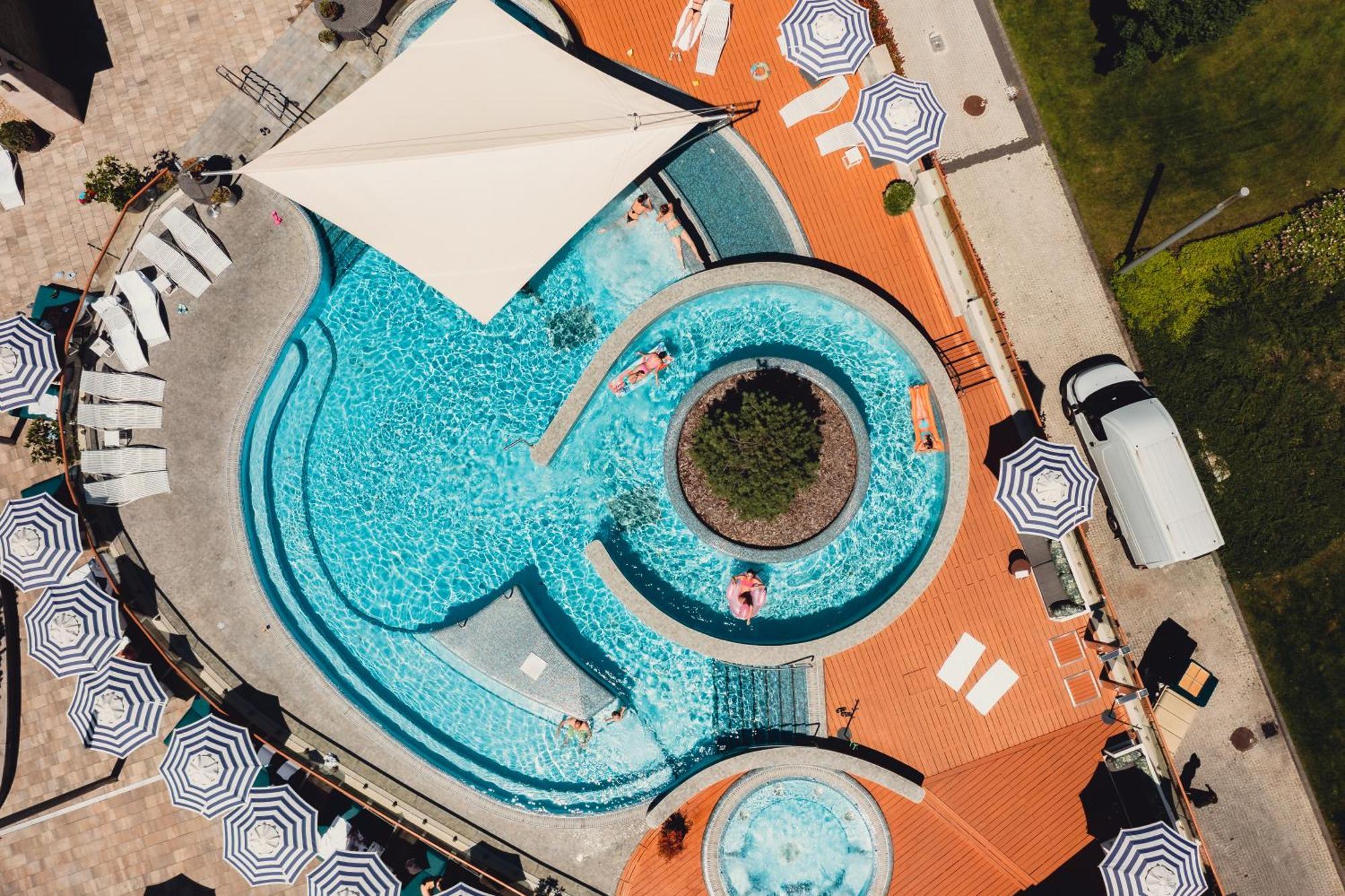 Avalon Resort & Spa Мисколк Екстериор снимка